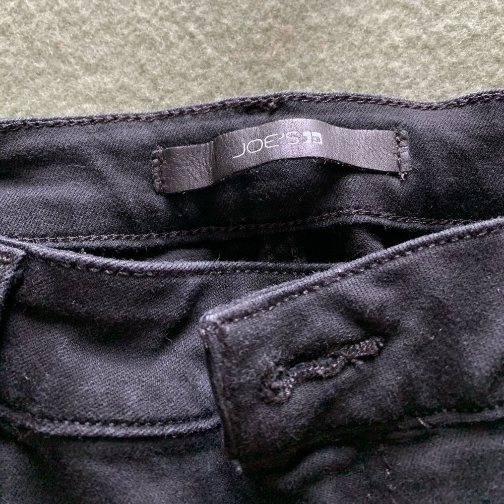 Joe’s Flawless Skinny Jeans, size 29.